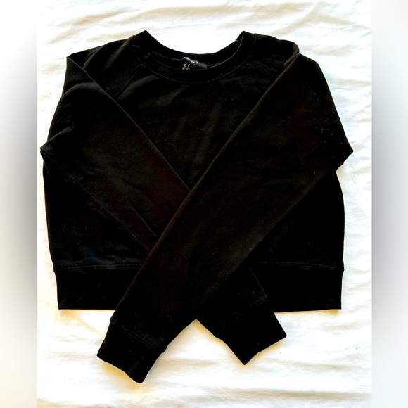 🟣 Forever 21 Black Sweatshirt - Picture 1 of 2